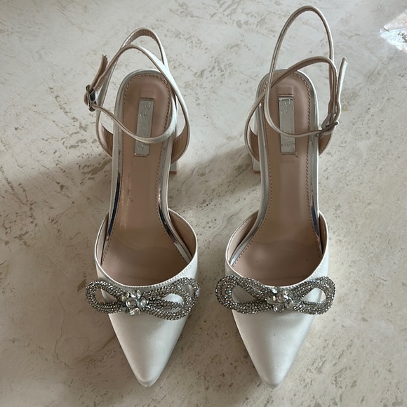 Be Mine sequence bridal shoes, size 6 never worn. - Picture 1 of 4